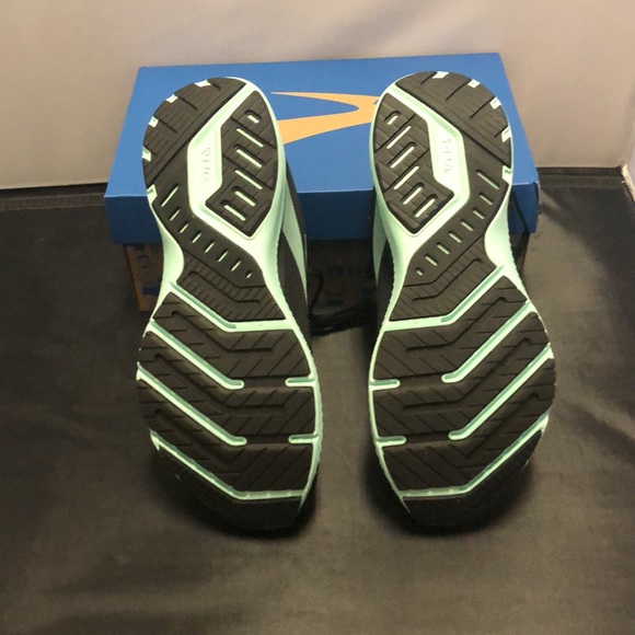 Brooks Launch 8 NIB running shoes - Picture 3 of 3